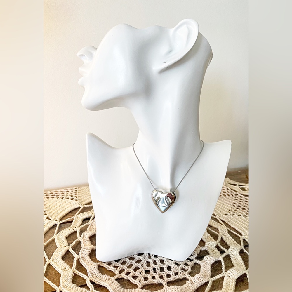 Julieta Silver Heart Shaped Pendant Nevklace